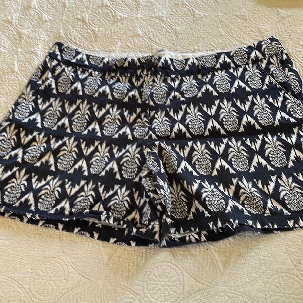Crown & Ivy size 16 shorts.